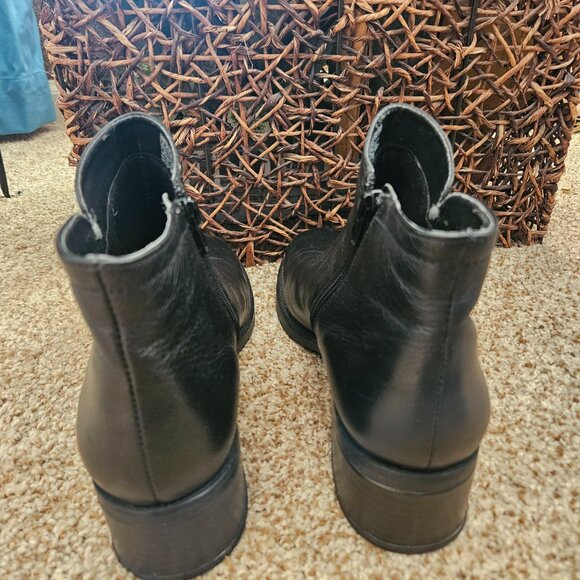 Rockport Black Leather Ankle Booties | Size 9 | 2" Heel, Side Zip - Picture 5 of 8